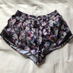 Lululemon Athletica Hotty Hot Shorts 2.5